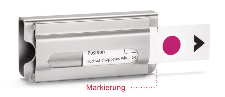 Ein bis zur Markierung eingelegtes Indikatorplättchen.